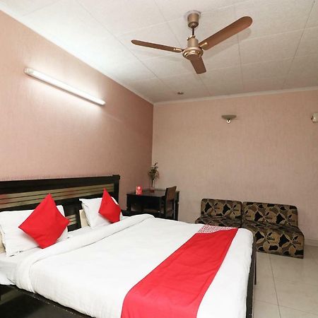 Oyo 24672 Bharat Guest House Delhi  Exteriör bild