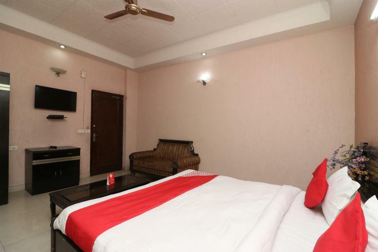 Oyo 24672 Bharat Guest House Delhi  Exteriör bild