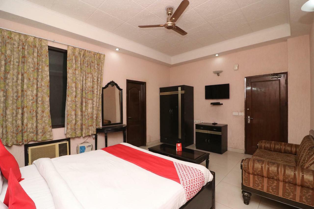 Oyo 24672 Bharat Guest House Delhi  Exteriör bild