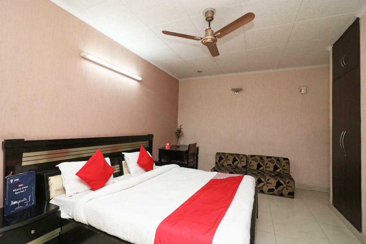 Oyo 24672 Bharat Guest House Delhi  Exteriör bild