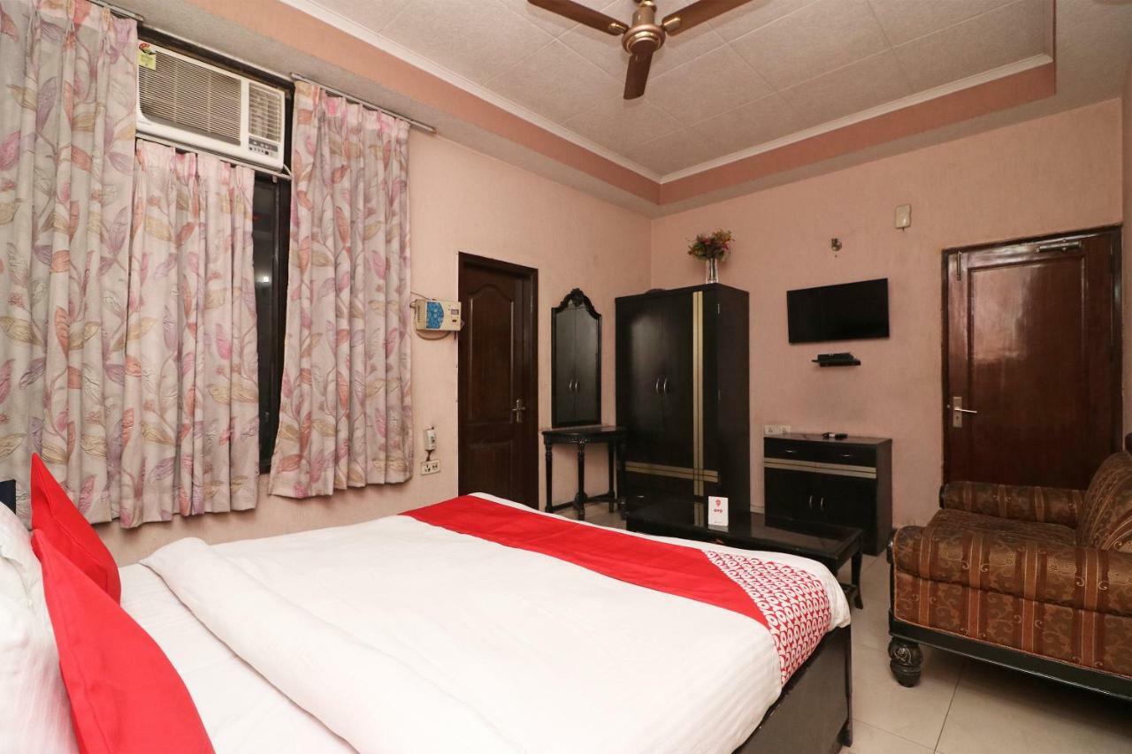 Oyo 24672 Bharat Guest House Delhi  Exteriör bild